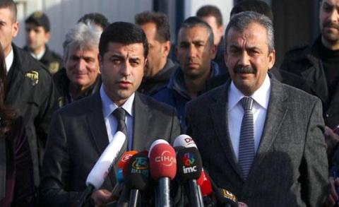 Demirtaş'a 4 yıl 8 ay, Önder'e 3 yıl 6 ay hapis cezası