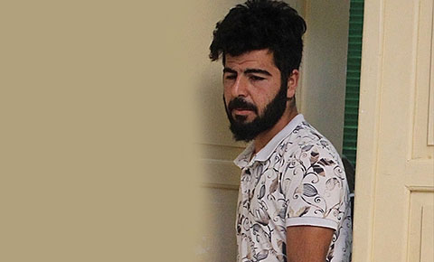 Hırsızlıktan yakalandı, kaçak çıktı