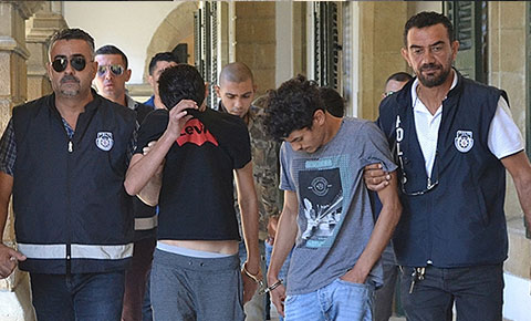 7 gün daha tutuklu kalacaklar