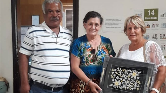 Çayönü çiftinden Kanser Hastalarına Yardım Derneği’ne 500 Sterlin bağış