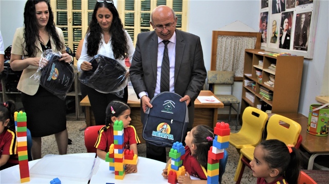 Özyiğit “Okul Etkinlik Çantası” dağıtımına katıldı