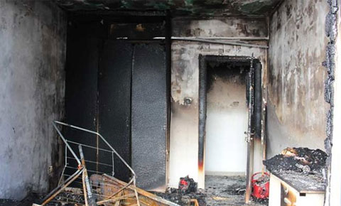 Ateşle oynadılar, evi yaktılar