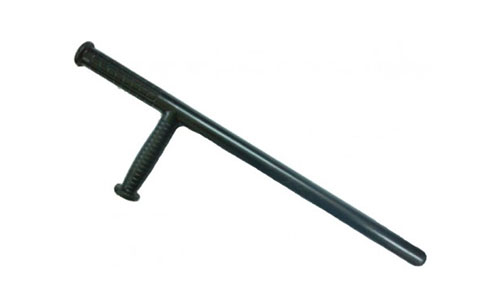 Sinirden cop ile araca vurdu!