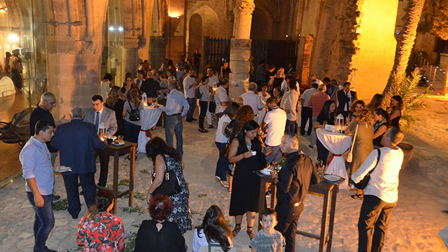 DAÜ “Araf’ta Yaşam” sergisi Başbakan Erhürman tarafından açıldı