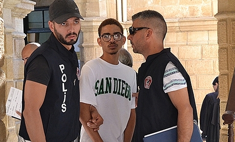 Yurt dışına çıkışı yasaklandı