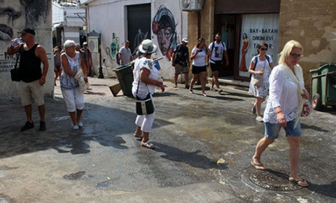 Arasta yolu, yağla kaplandı