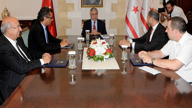 Akıncı, hükümet partileriyle görüşüyor