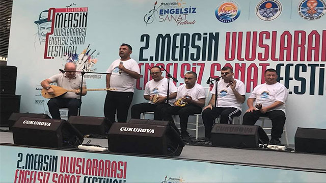 “Engelsiz Işıklar Ritim Grubu” Mersin’de festivalde