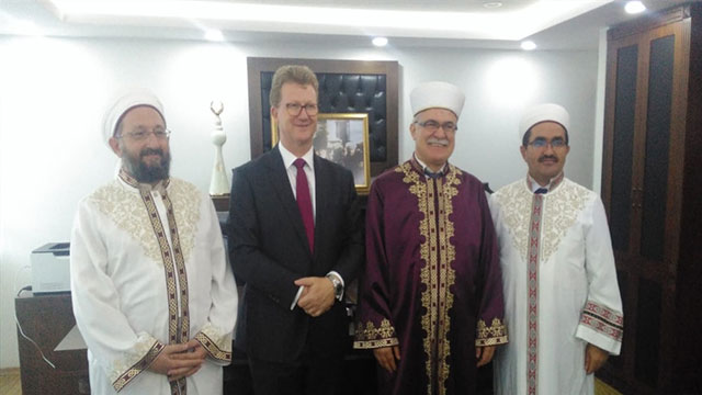 İngiliz Yüksek Komiseri Lıllıe, Din İşleri Başkanı Atalay’ı ziyaret etti
