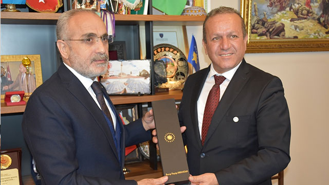 Turizm ve Çevre Bakanı Ataoğlu, TC Cumhurbaşkanı Başdanışmanı Topçu ile görüştü