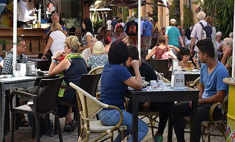 Esnafın yüzü güldü