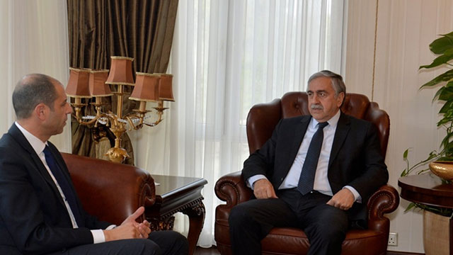 Özersay, Ankara ziyareti öncesi Akıncı ile görüştü