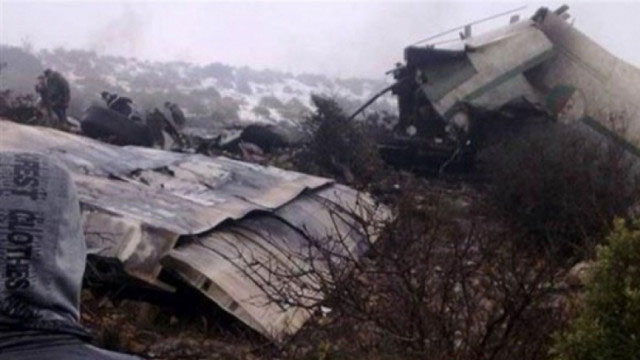 Suudi Arabistan'da askeri eğitim uçağı düştü