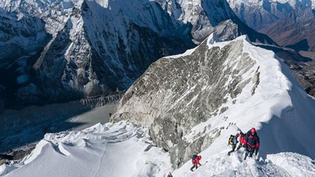 Nepal'de hayatını kaybeden Güney Koreli 5 dağcının naaşı ailelerine teslim edildi