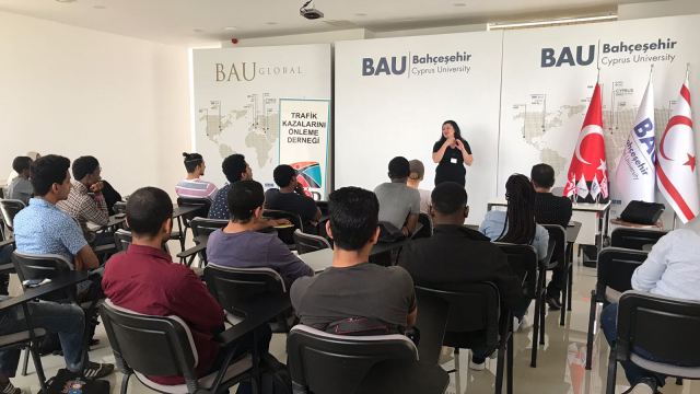 BAÜ öğrencileri trafik kazalarını önlemeye yönelik konular hakkında bilgilendirildi