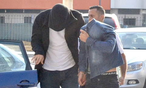 Seni bu çubukla deşeriz