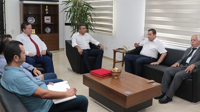 Denktaş, KAMU-İŞ'i kabul etti