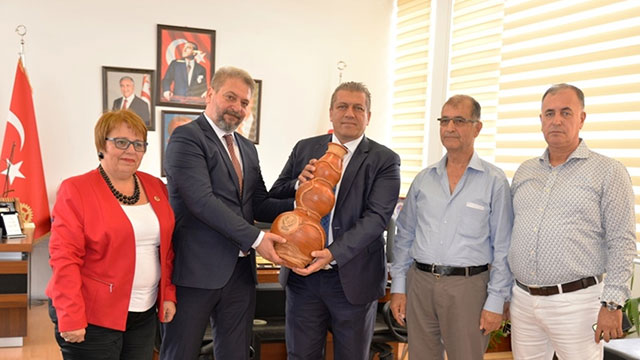 İzmir’in Menemen ilçesi’nden bir heyet Gazimağusa Belediyesi’ni ziyaret etti