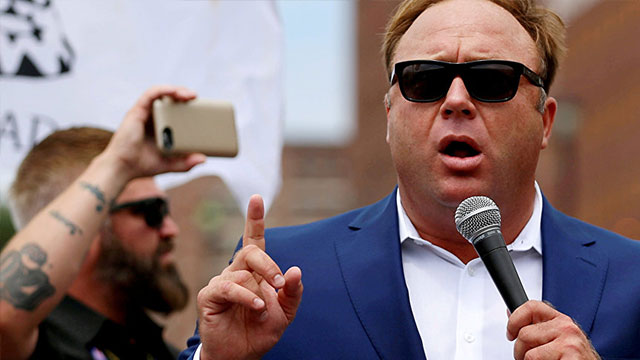 Twitter "Komplo teorisyeninin" hesaplarını kapattı