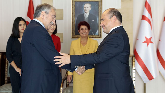 Başçeri güven mektubunu Cumhurbaşkanı Akıncı’ya sundu