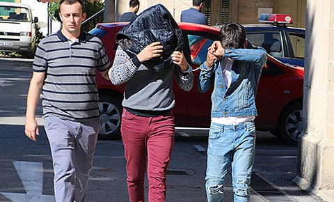 Davalarını dışarda bekleyecekler