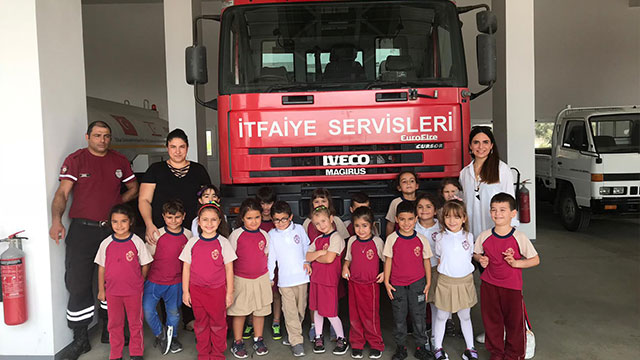 İtfaiye’den Yakın Doğu Okul Öncesi Minik Öğrencilerine yangın tatbikatı…