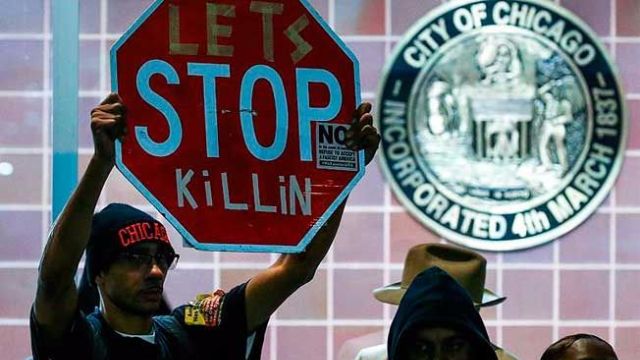 Chicago'da polis şiddeti protesto edildi