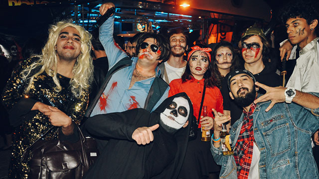 Mağusa’yı “cadılar” bastı!