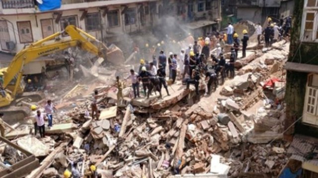 Hindistan'da bina çöktü: 8 ölü