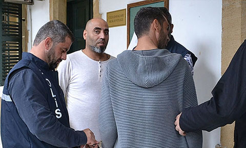 Polise haber vermekten korkmuşlar