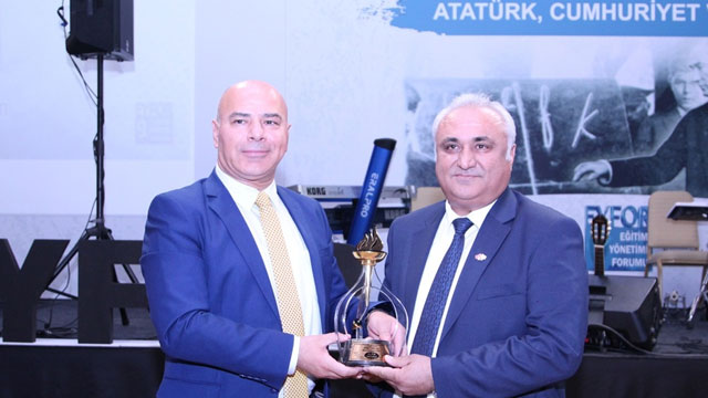 Ahmet Arslan’a “Yılın Bürokratı” ödülü