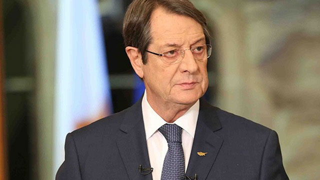 Anastasiadis kafaları karıştırdı