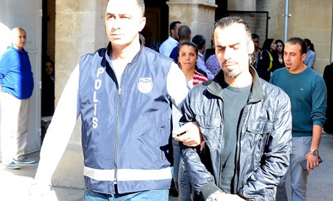 Evde kırılmadık eşya bırakmadı!