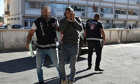 Davasını dışarda bekleyecek