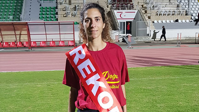 YDÜ sporcusu Emine Yarkın, atletizmde kendisine ait olan KKTC rekorunu yeniledi…