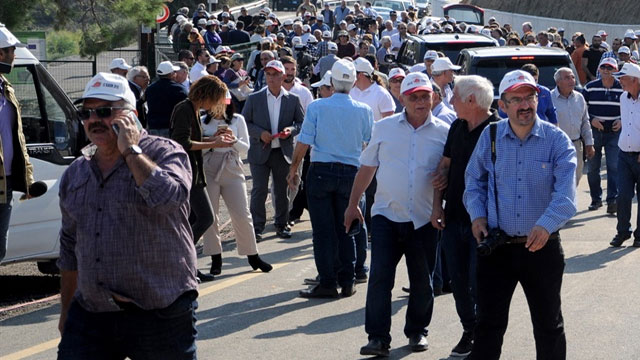 Lefke Aplıç Kapısı karşılıklı geçişlere açıldı