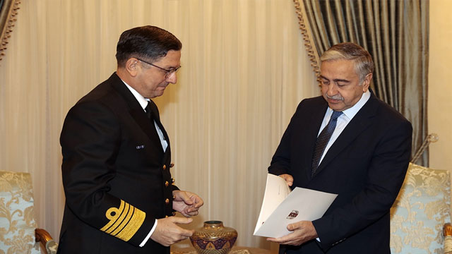 Cumhurbaşkanı Akıncı, Oramiral Özbal’ı kabul etti