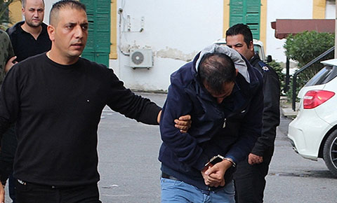 Davasını dışarda bekleyecek