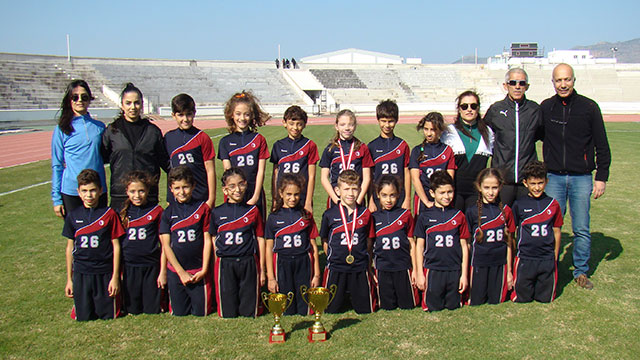 Yakın Doğu İlkokulu’na Cumhuriyet Koşularında çifte birincilik…