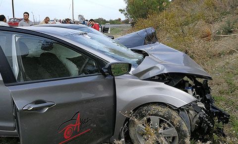 Geçitköy-Girne yolunda yüzyüze çarpıştılar!