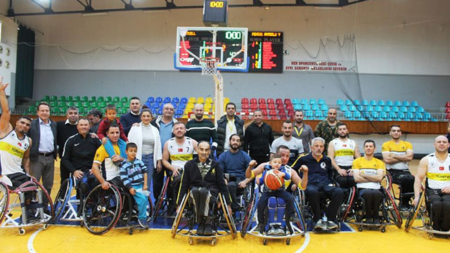Tekerlekli Sandalye Basketbolunda zirve yarışı sürüyor