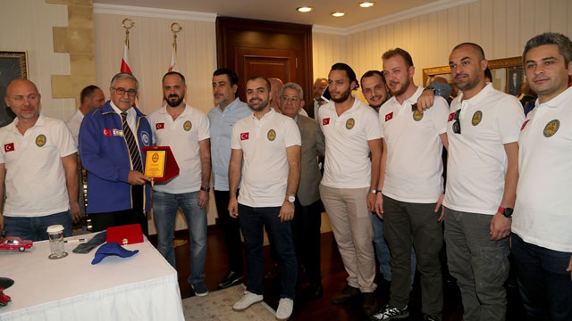 Akıncı Klasik Otomobil Rallisine katılan heyetleri kabul etti