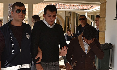 Ağlayarak cezaevine gittiler