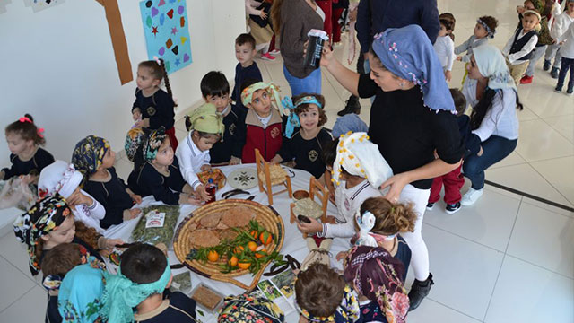 Cumhuriyetin 35’inci Bağımsızlık Yılı Yakın Doğu Okul öncesinde Kıbrıs Günü ile kutlandı…