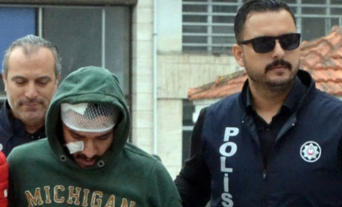 Bıçakla kafasına vurdu sonra karnına sapladı