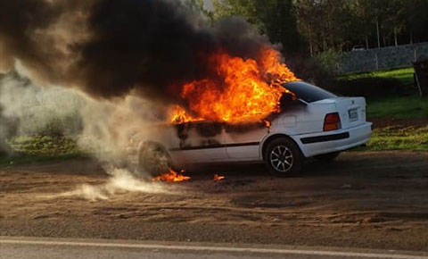 Üç aracı ve kaldığı işçi evini ateşe verdi!