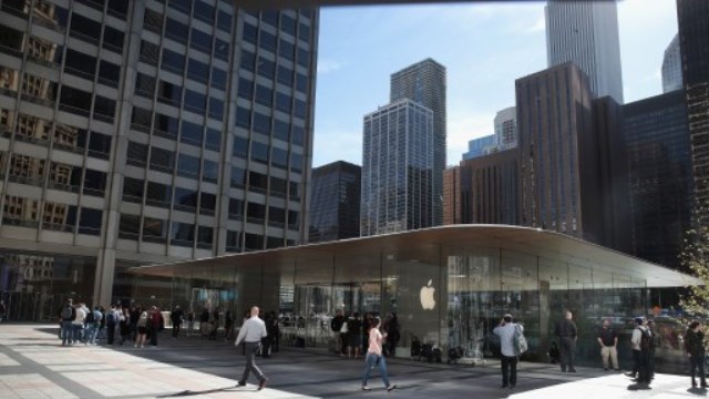 Apple Chicago'da çatısı "Macbook" şeklinde mağaza açtı