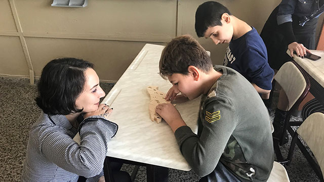 DAÜ’lü akademisyenlerin tasarladığı “Woodle” görme engelli çocuklarla buluştu