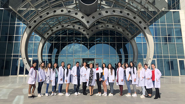 Bu Kez Öğretmenleri ve Personeli Güzelleştirdiler…