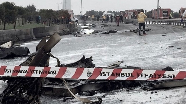 İstanbul'da askeri helikopter düştü